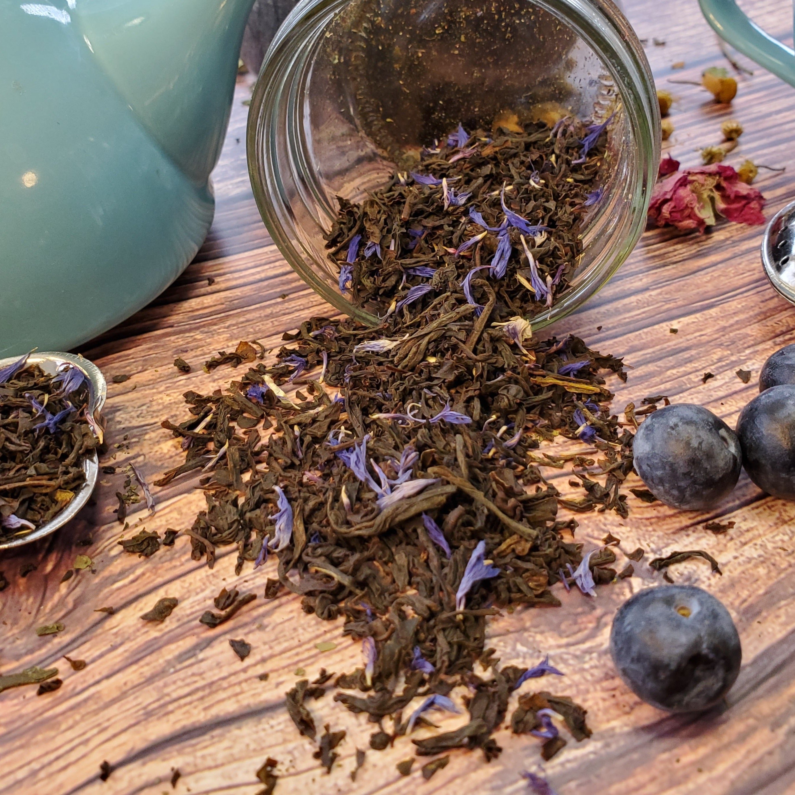 Creamy Earl Grey Tea Blend.   Vanilla with bergamot gives this Earl Grey Blend its creamy classic taste you. 